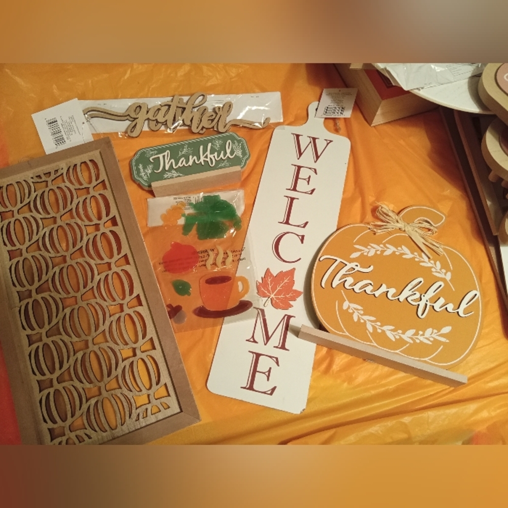 Fall Themed Welcome and Thankful Decor Set